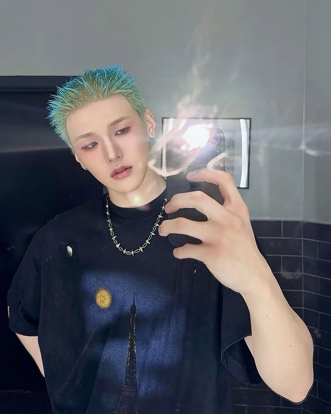 K-pop star Bain takes mirror selfie