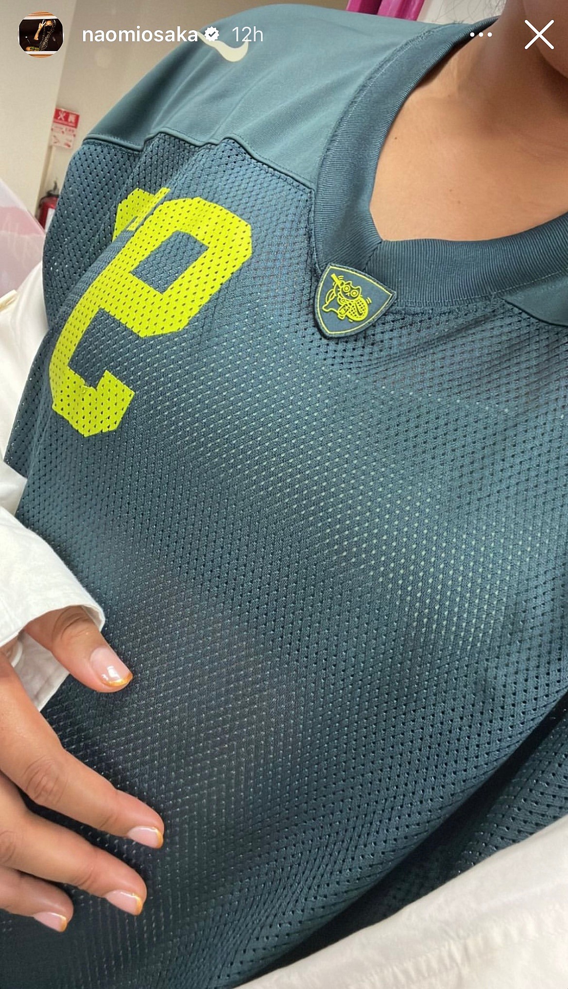 Naomi Osaka flaunts baby bump