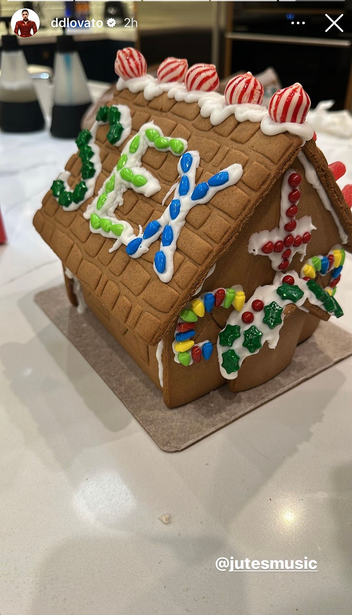 Demi Lovato and BF Jutes sexy Gingerbreadhouse