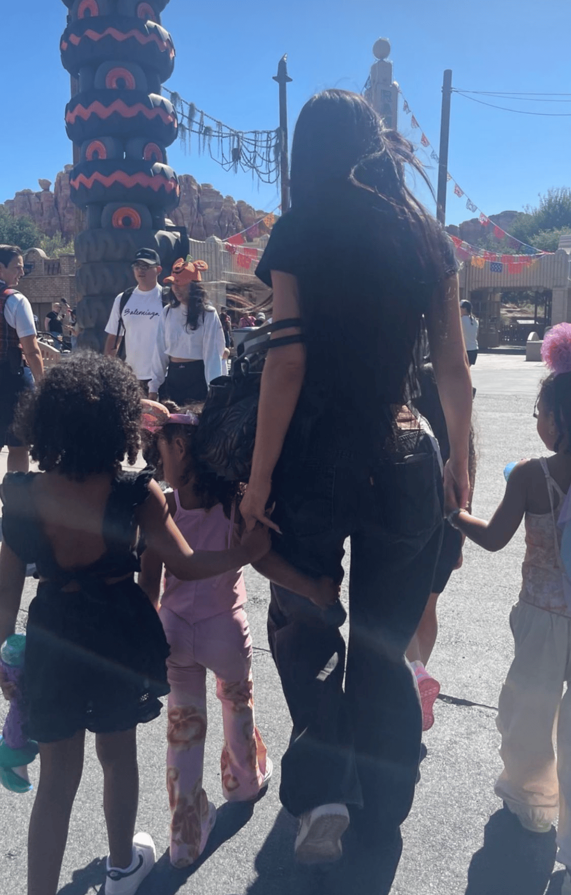 kylie jenner instagram disneyland