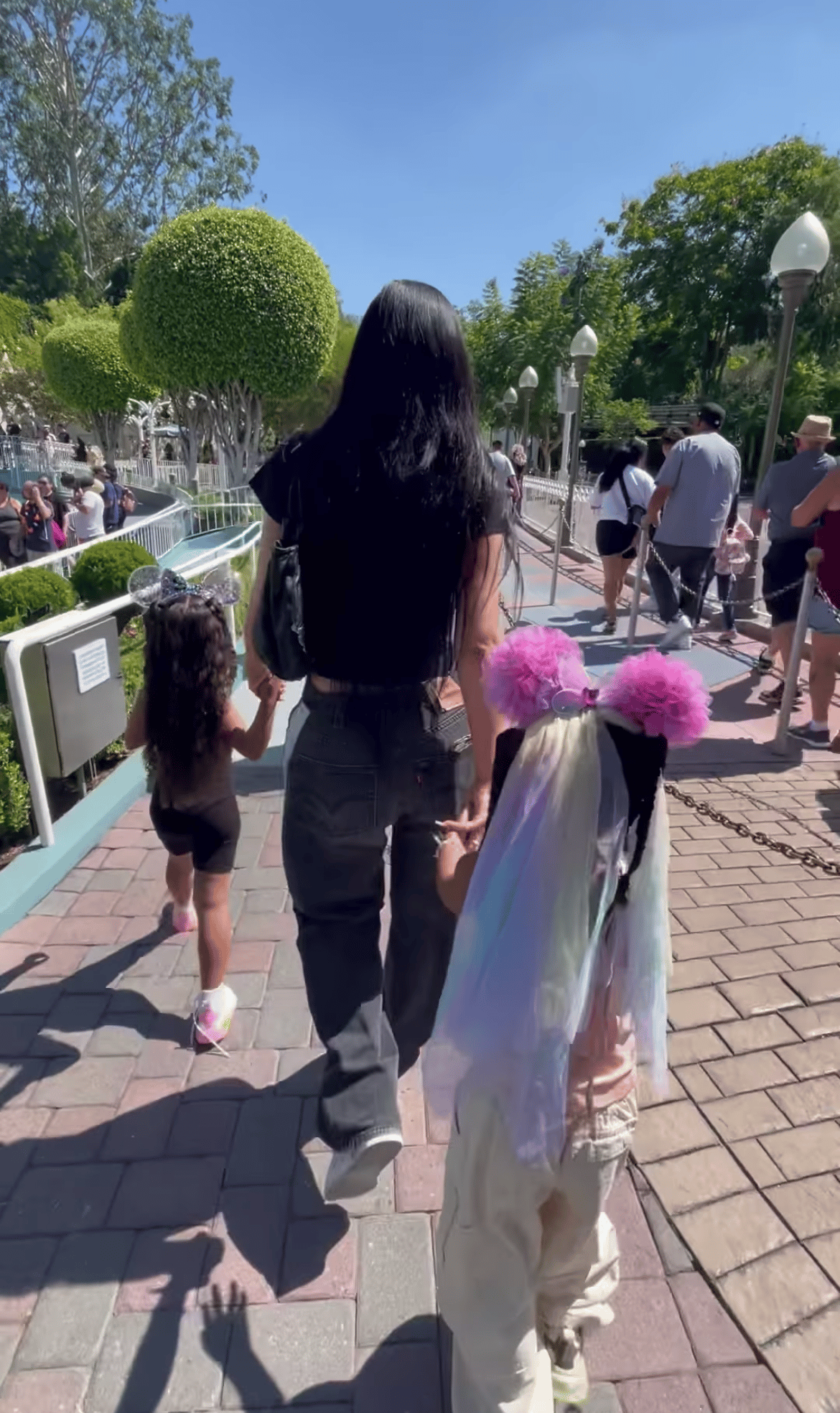 kylie jenner instagram disneyland