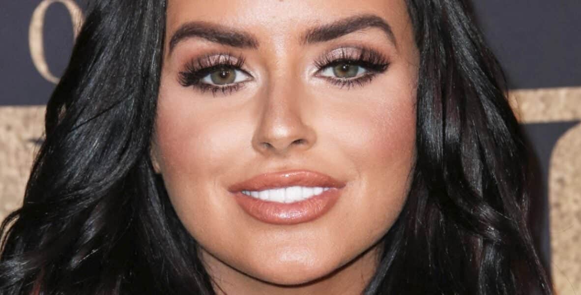 Abigail Ratchford Grabs Chest In Undies And Jeans