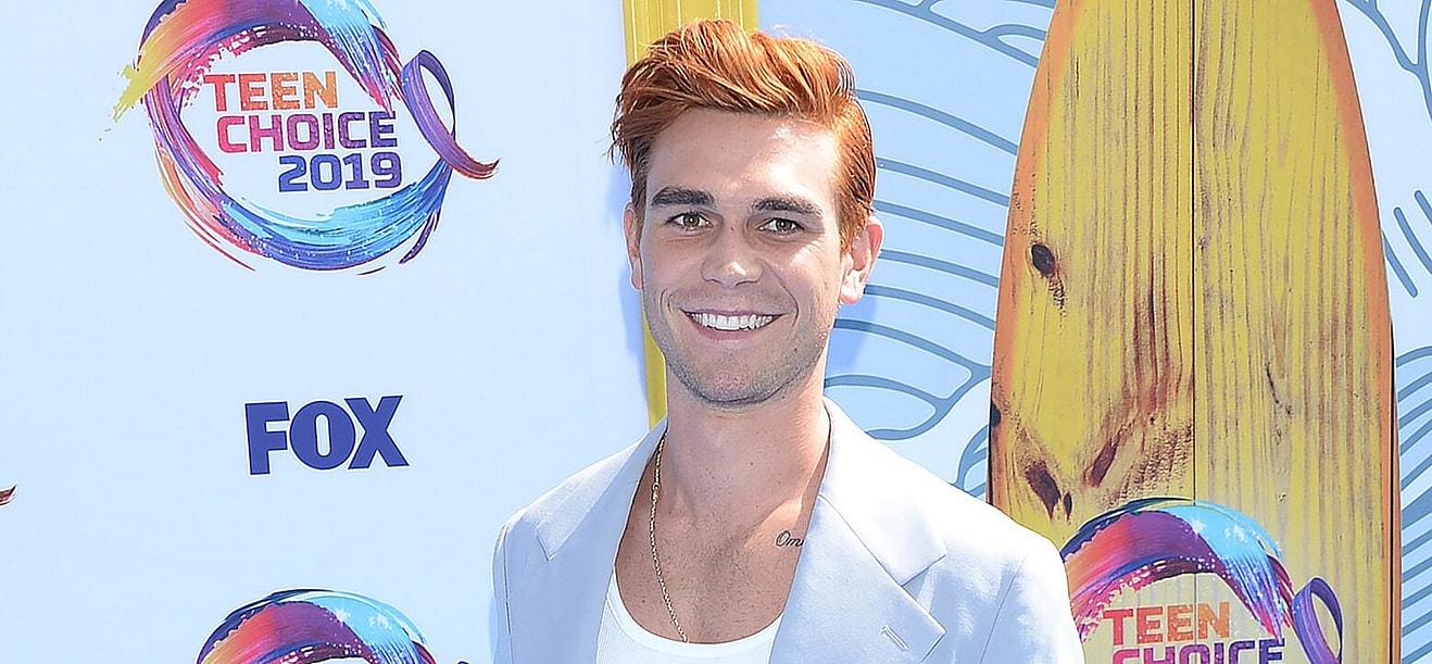 KJ Apa at the 2019 Teen Choice Awards