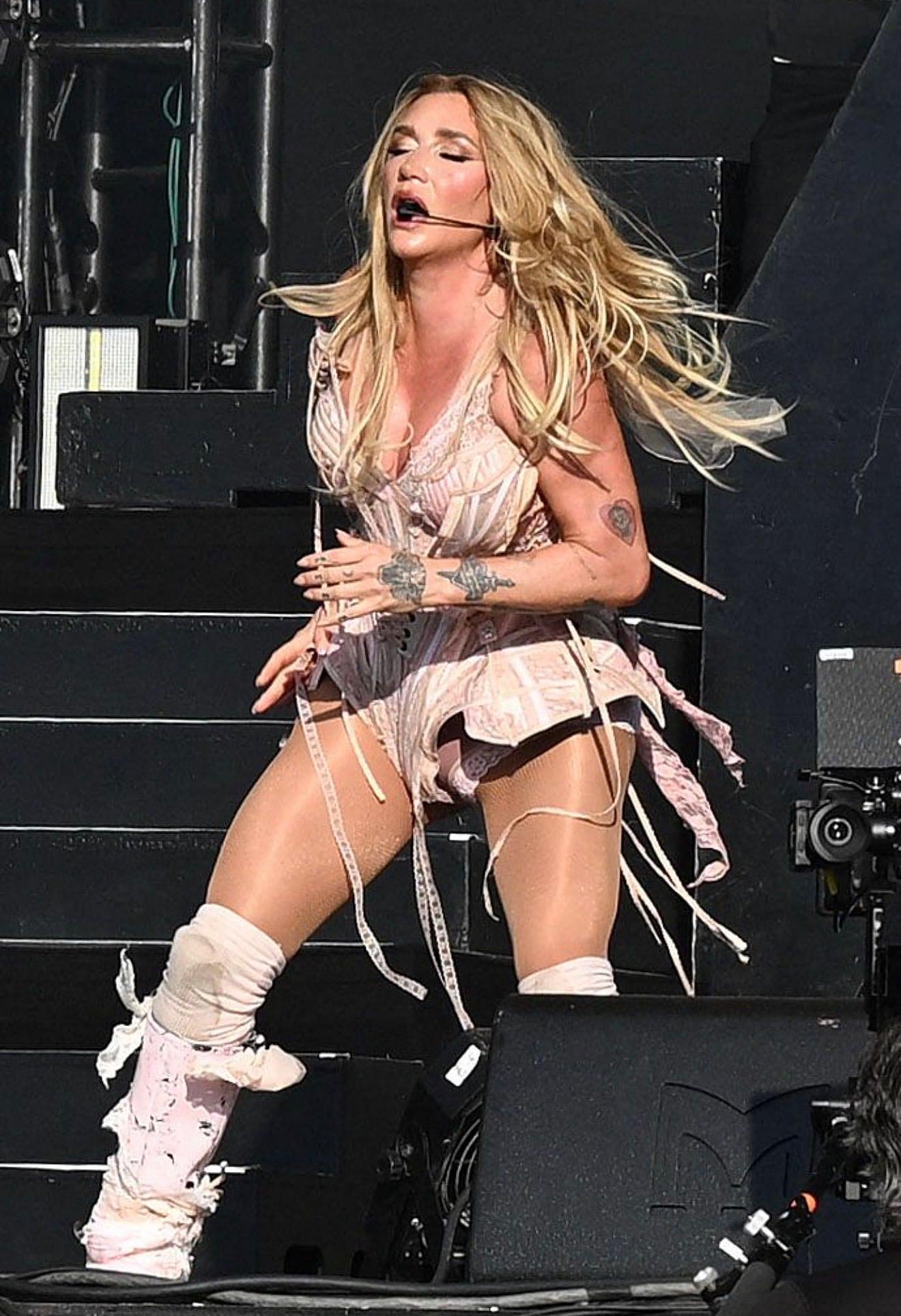 Kesha’s Emotional Tribute To Dolly Parton Hits Close To Home 2 Kesha performing at British Summertime in London