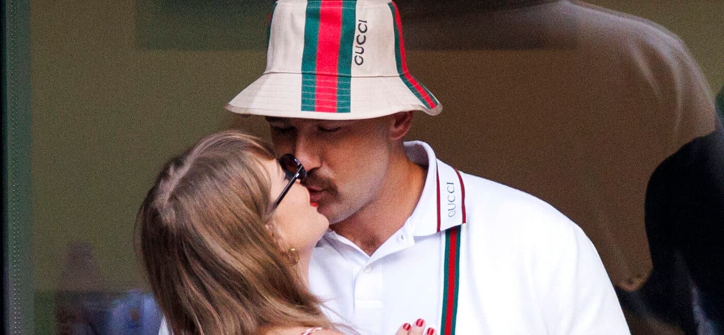 Taylor Swift and Travis Kelce kiss at the US Open