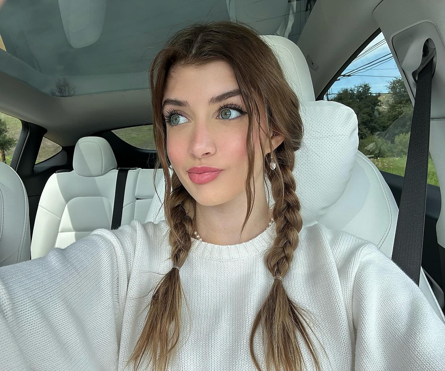 Sami Sheen snaps a selfie