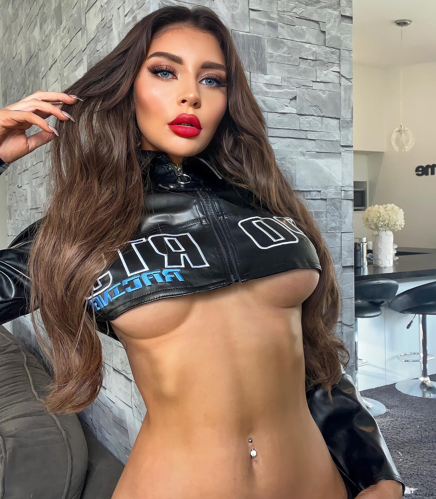 Larissa Trownson says brunettes have more fun