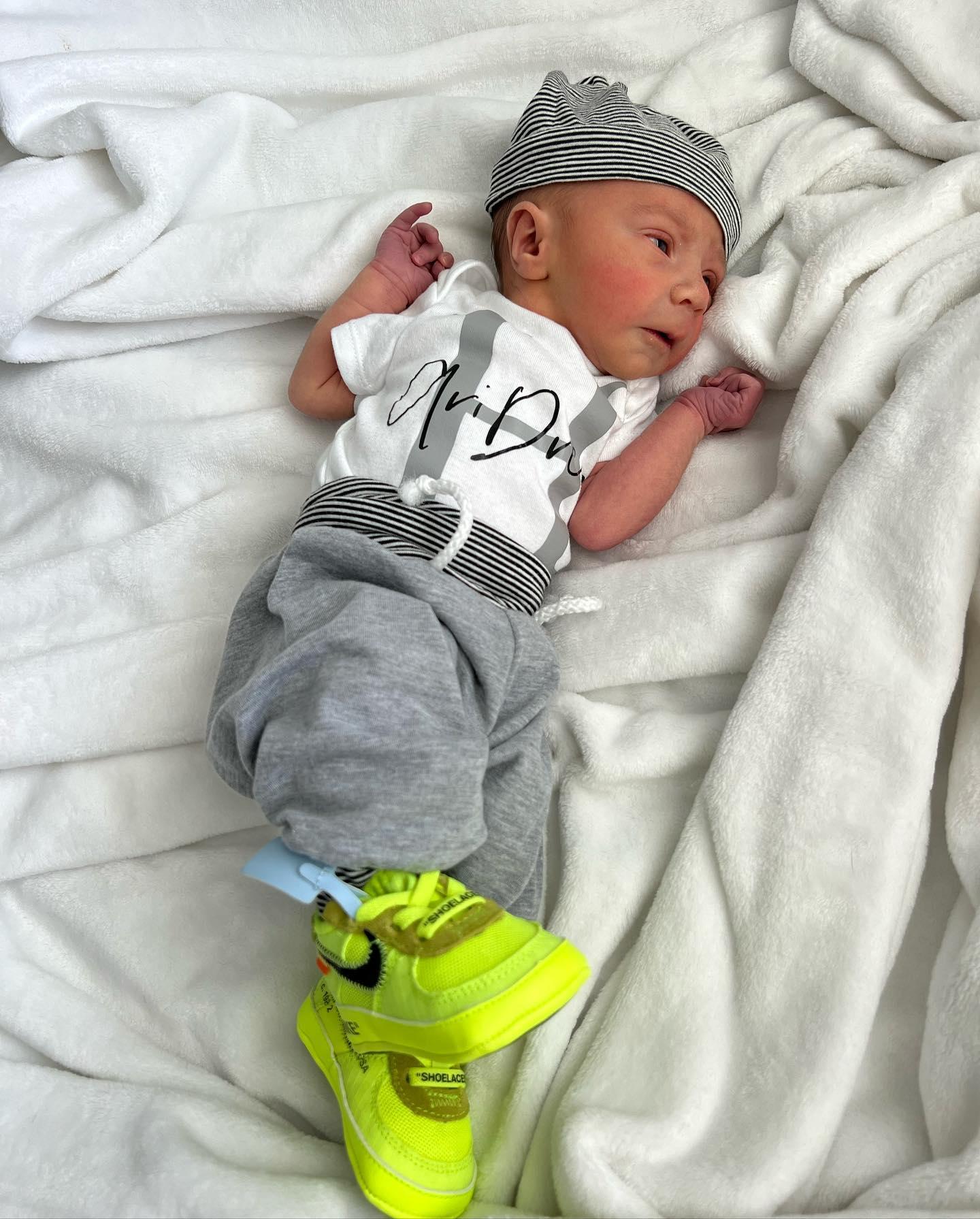Sydney Cummings and Dustin Houdyshell welcome their first son, Ari Drew Houdyshell, on June 22, 2022 