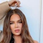 khloe kardashian with hand above head