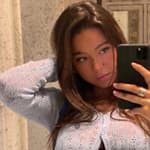 Lola Consuelos taking a selfie.