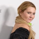 Abigail Breslin SLAMS Troll For Trashing Father Who Died From COVID-19