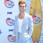 KJ Apa at the 2019 Teen Choice Awards
