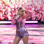Taylor Swift performs on GMA
