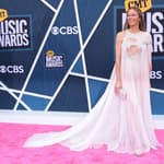 LeAnn Rimes Postpones Shows To 2023 Due To Vocal Chords Injury