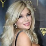 Donna D'Errico launches her cannibis vape product Skinny