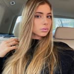 Andreea Dragoi taking a selfie.