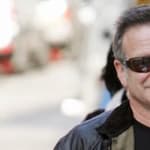 ROBIN WILLIAMS STROLLS IN SOHO