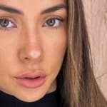 Arianny Celeste takes a selfie.