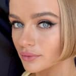 Joey King close up