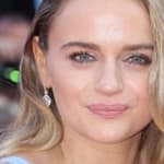 Joey King close up