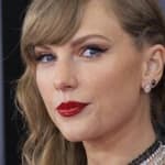 Taylor Swift close up