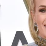 Carrie Underwood smiling
