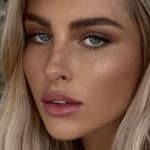 Paige Lorenze snaps a selfie.