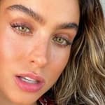 Sommer Ray snaps a selfie.