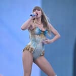 Taylor Swift singing