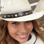 Lisandra Silva wearing cowboy hat