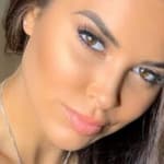 Rachel Bush snaps a selfie.