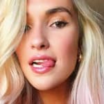 Kayla Simmons snaps a selfie.