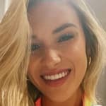 Kayla Simmons snaps a selfie.