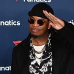 Ne-Yo posing in black on the red carpet.