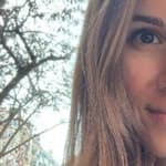 Alexandra Ianculescu snaps a selfie.