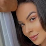 Camila Oliveira snaps a selfie.