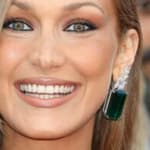 Bella Hadid close up