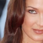 Bella Hadid close up