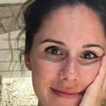 Alexandra Ianculescu snaps a selfie.