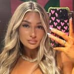 Izzi Dame mirror selfie