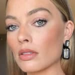 Margot Robbie selfie