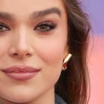 Hailee Steinfeld close up