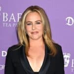 Alicia Silverstone posing for photos