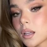 Hailee Steinfeld close up