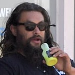 Jason Momoa grabs a healthy drink at an organic raw juice bar in LA