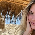 Alissa Violet takes a selfie.