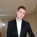 A photo of Justin Bieber and Hailey Baldwin black outfits.