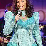Loretta Lynn 1932 - 2022