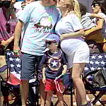 Heidi and Spencer Pratt watch the 4th of July parade