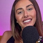 Chloe Veitch snaps a selfie